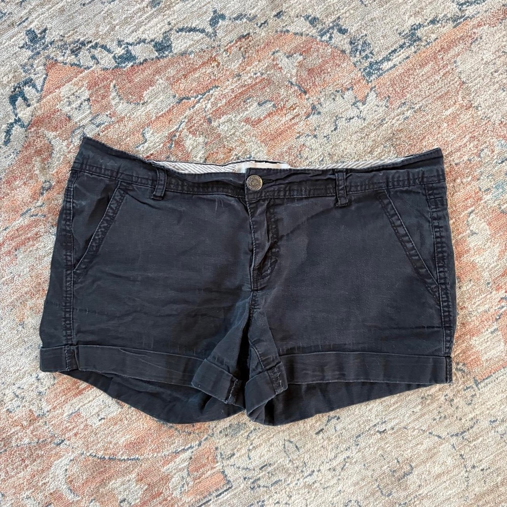 Aeropostale Womens Size 12 Black Low Rise Y2K Mini Shorts Cuffed Button Fly